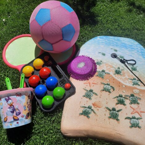 Badespielzeug als Plastik - Wakeboard, Kübel und Schaufel, Fußball